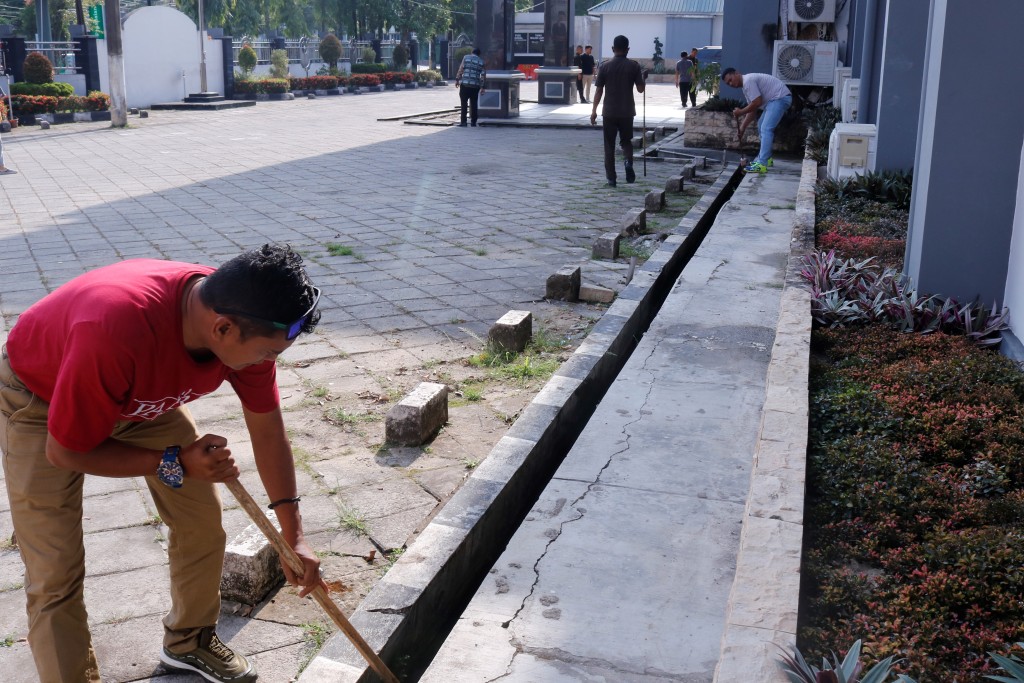 "Kerja Bakti Kompak di Sekretariat DPRD Kota Samarinda Mendukung Kebersihan Kota"